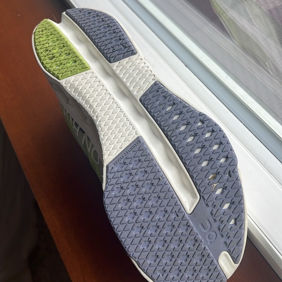 ON CLOUD Running - Picture 3 of 8